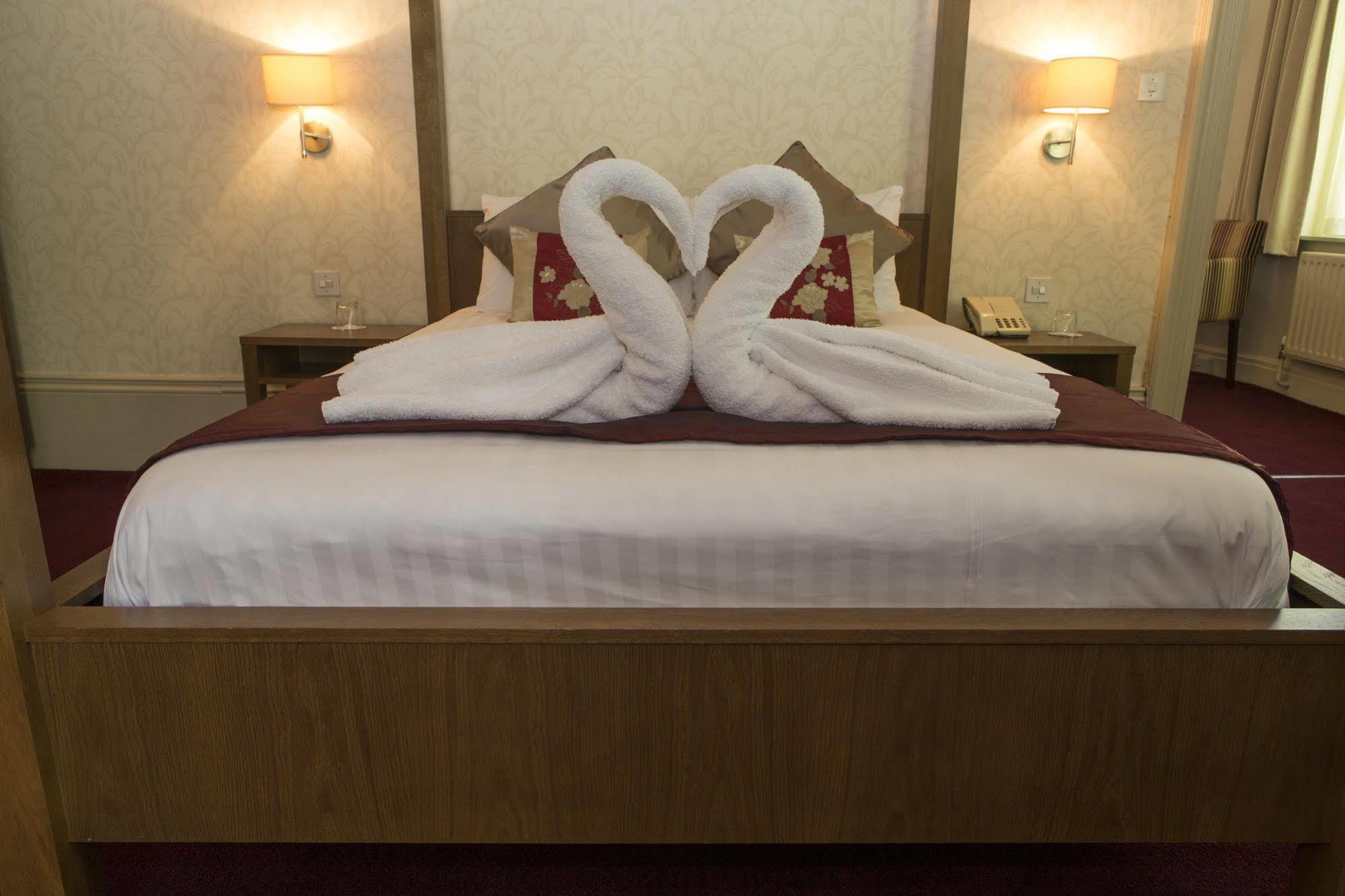 The Crown Hotel Harrogate Esterno foto